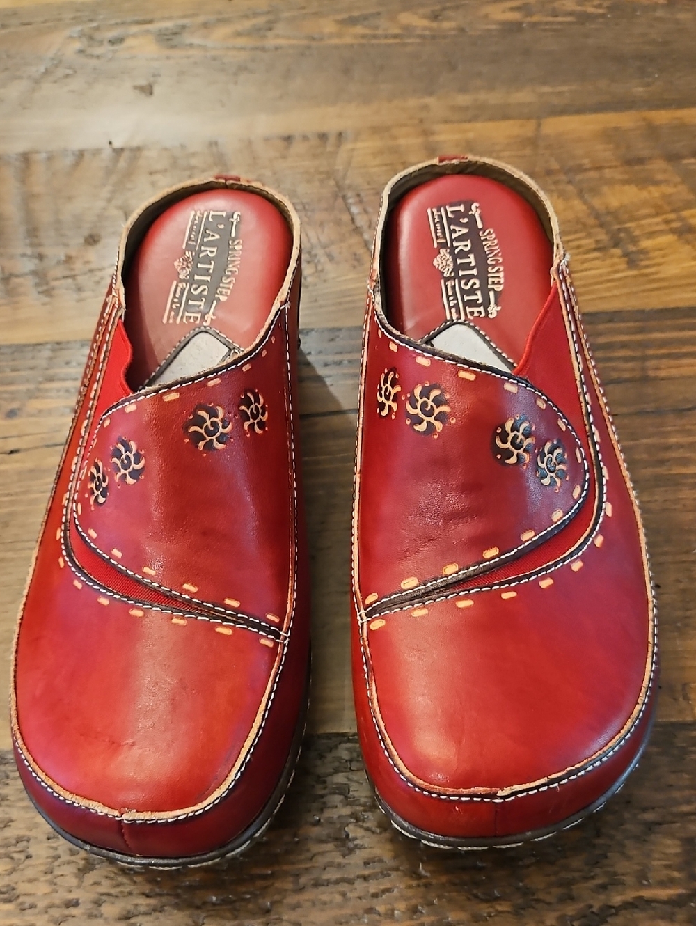 Worn Once L'Artiste Hand Painted Chino Red Leather Slip-On Clogs - Picture 5 of 9